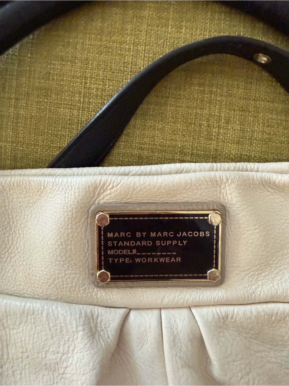 Marc by Marc Jacobs White Leather Hobo with Black Crossbody and Hand Straps! - Picture 3 of 7